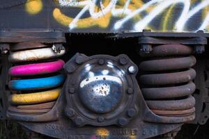 fermer de rouillé ressorts sur cargaison train wagon couvert, sterling, Colorado photo
