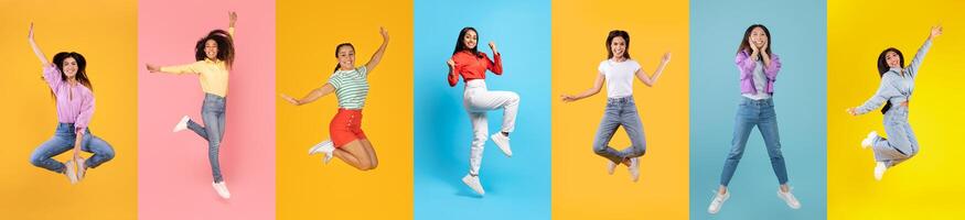 génial nouvelles. collage de joyeux Multi-éthnique femmes sauter en haut sur coloré arrière-plans photo