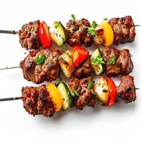 ai généré Viande brochette avec des légumes isolé sur blanc Contexte photo