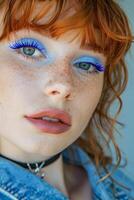 ai généré femme avec bleu maquillage et taches de rousseur photo