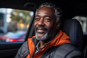 ai généré une homme 40 ou 50 ans vieux séance dans le voiture et souriant, portant décontractée tenue veste. copie espace. âge moyen courrier dans le cabine, professionnellement navigation transport photo