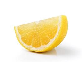 Tranche de citron fruit isolé sur fond blanc photo