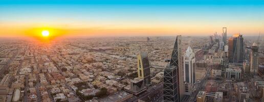 magnifique et magnifique villes et grattes ciels dans le Royaume de saoudien Saoudite photo