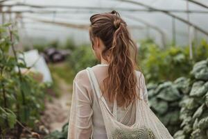 ai généré retour vue femme réutilisable engrener sac. produire ai photo