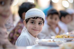 ai généré famille ayant le déjeuner ensemble pendant Ramadan photo