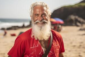ai généré de bonne humeur Père Noël claus avec une magnifique barbe et de fête peignoir, profiter le ensoleillement sur le plage photo