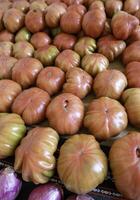 tomates rouges sur un marché photo