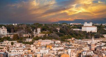 d'or heure aérien vue de celui de Rome historique horizon et vert parcs photo