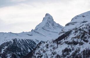 majestueux Matterhorn de pointe à aube, zermatt, Suisse hiver paysage photo