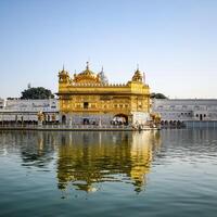 magnifique vue de d'or temple - harmandir sahib dans Amritsar, Pendjab, Inde, célèbre Indien sikh repère, d'or temple, le principale sanctuaire de sikhs dans Amritsar, Inde photo