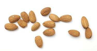 amandes sur blanc photo