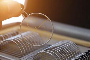 des lunettes lentille pour œil examen photo