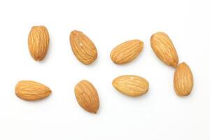 amandes sur blanc photo