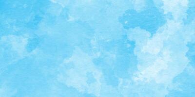 lumière bleu aquarelle texture avec blanc éclaboussures sur il, grunge bleu texture avec lavé aquarelle avec éclaboussures, bleu Contexte pour couverture, carte, modèle, présentation et conception. photo