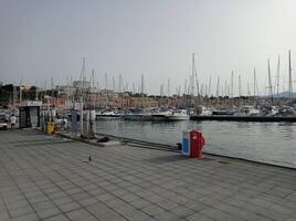 une yacht port et une promenade sur le procida île, golfe de Naples, Italie photo