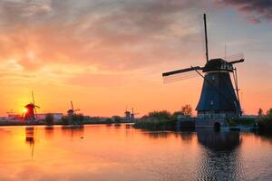 Moulins à vent à Kinderdijk dans Hollande. Pays-Bas photo