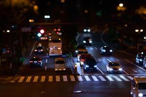 une nuit laps de temps miniature circulation confiture à le ville traversée dans tokyo photo