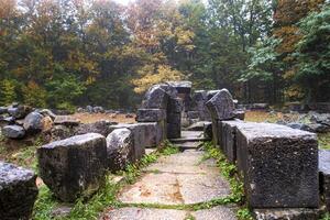 le mystère de mishkova Niva - le thrace sanctuaire dans brinzha photo