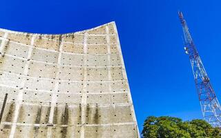 énorme gigantesque laid église bâtiment se ruiner dans puerto escondido Mexique. photo