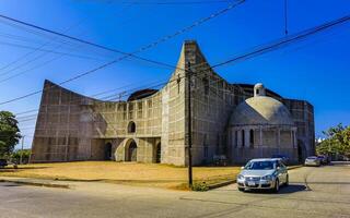 puerto escondido oaxaca Mexique 2023 énorme gigantesque laid église bâtiment se ruiner dans puerto escondido Mexique. photo