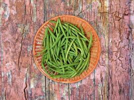 légume haricot sur fond de bois photo