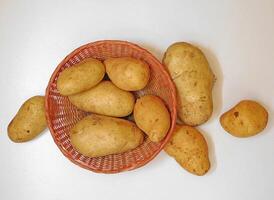 patates dans le cuisine sur Contexte photo