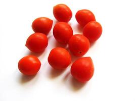 tomates sur fond blanc photo