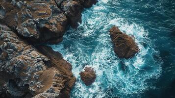 ai généré aérien vue de le océan rocheux rive. mer, littoral, digue, paysage, fond d'écran, arrière-plan, nature, côtier, drone, atterrir, eau, côte, osciller, vue photo