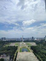 vue de bâtiments et circulation dans le indonésien ville de jakarta photo