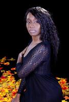 africain américain femme noir nuit robe feuilles photo