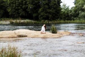 adolescent caucasien femme Extérieur a genou blanc justaucorps photo