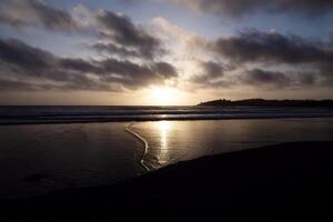 le coucher du soleil de sablonneux plage point Reyes Californie photo