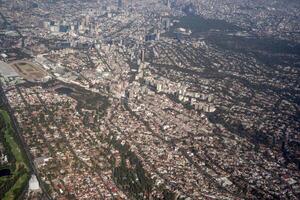 le golf cours dans Mexique ville aérien vue paysage de avion photo