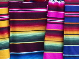 mexicain vif couleurs en tissu rayé croustillant coloré texture, baja Californie sur Mexique photo