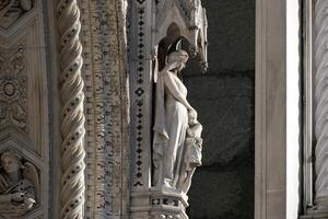 Florence cathédrale Père Noël maria dei fiori Italie - détail de sculpture photo