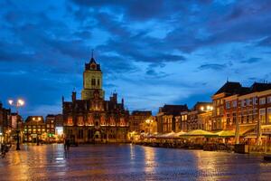 delft marché carré markt dans le soir. Delphes, Pays-Bas photo