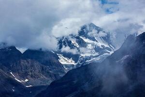 himalaya montagnes paysage dans Himachal pradesh, Inde photo