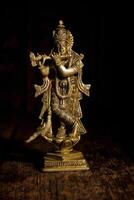 krishna statue sur en bois Contexte photo