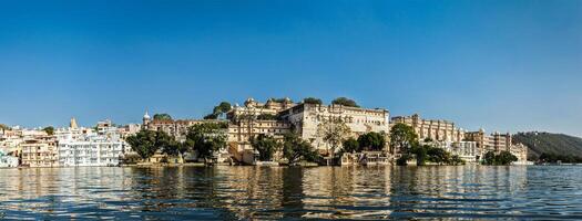 panorama de ville palais. udaïpur, Inde photo