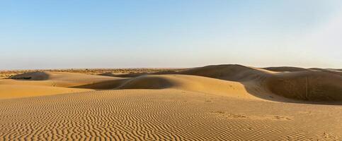 panorama de dunes dans thar désert, rajasthan, Inde photo