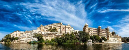 panorama de ville palais. udaïpur, Inde photo