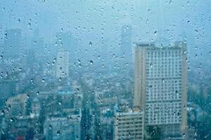 gouttes de pluie sur la fenêtre photo