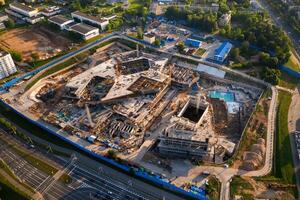 vue de le la taille de le construction site dans Minsk près le nationale bibliothèque.construction dans le centre de minsk.minsk construction site.biélorussie photo