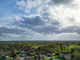 aérien vue de bedford ville de le Bedfordshire, Angleterre Royaume-Uni pendant venteux et nuageux journée. avril 5ème, 2024 photo