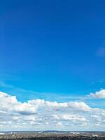 magnifique ciel avec dramatique des nuages plus de Birmingham ville de Angleterre uni Royaume, Mars 30e, 2024 photo