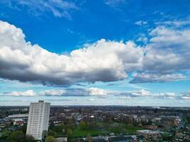 magnifique ciel avec dramatique des nuages plus de Birmingham ville de Angleterre uni Royaume, Mars 30e, 2024 photo