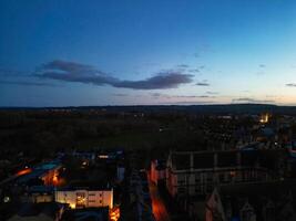 aérien vue de illuminé historique Oxford central ville de Angleterre à nuit. Angleterre uni Royaume. Mars 23, 2024 photo