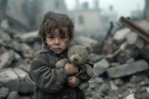 ai généré une enfant en portant une nounours ours ,debout dans le décombres de déchue bâtiments avec béton décombres.ai génératif photo