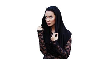 magnifique femme couvertures sa tête avec salut jab.à la mode arabe style fille.beauté portrait photo