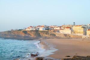 Praia das macas Pomme plage dans coles, le Portugal, sur une orageux journée avant le coucher du soleil photo